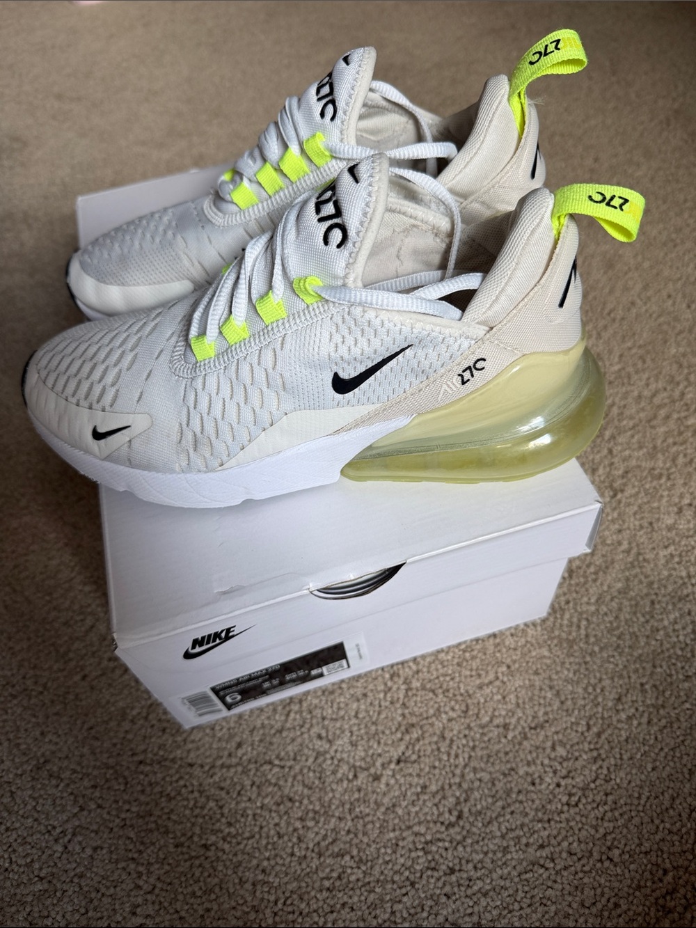 Nike women’s Air Max 270 size 6